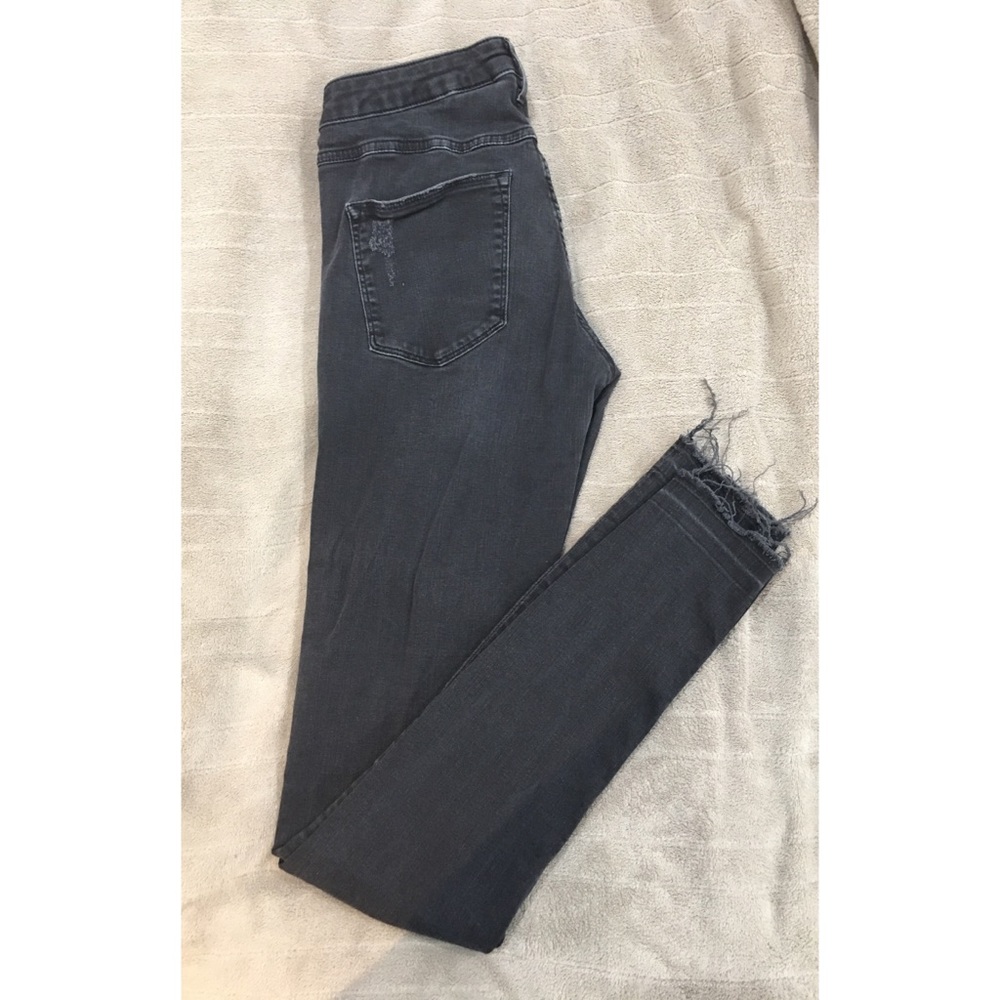 🌑🌑DISTRESSED BLACK JEANS 🌑🌑